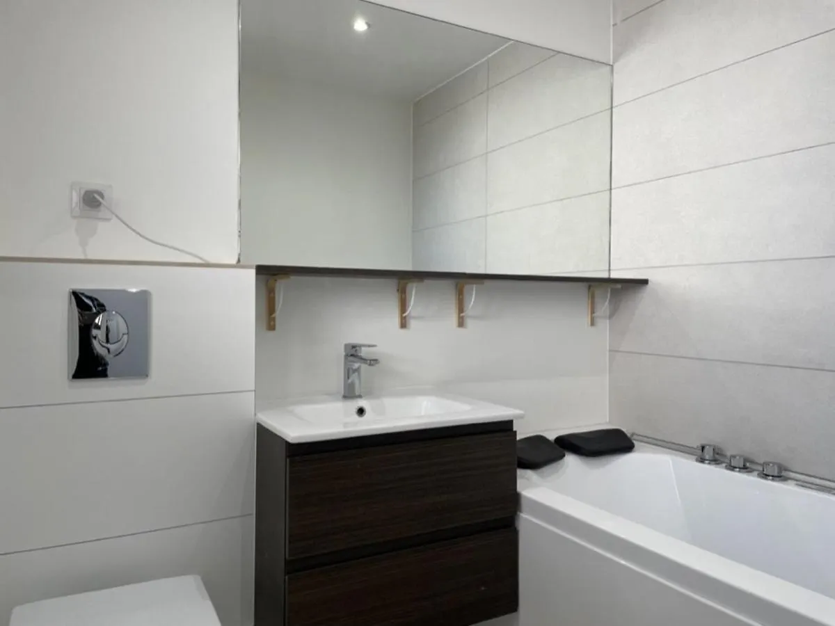 Studio Cabine Avec Terrasse, Piscine Et Parking Pres De La Plage Cannes La Bocca - Fr-1-609-74 فرنسا