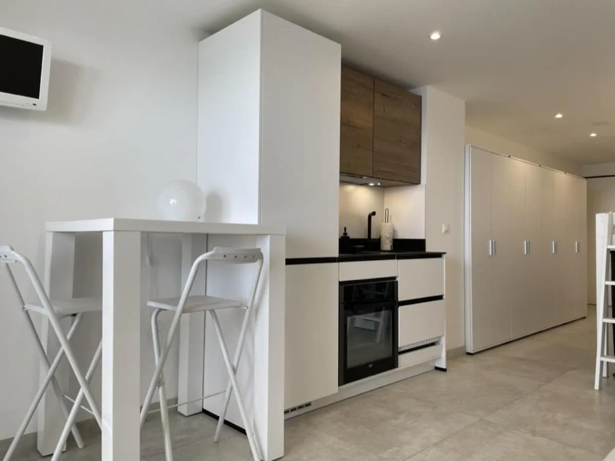 اتصالات Studio Cabine Avec Terrasse, Piscine Et Parking Pres De La Plage Cannes La Bocca - Fr-1-609-74 