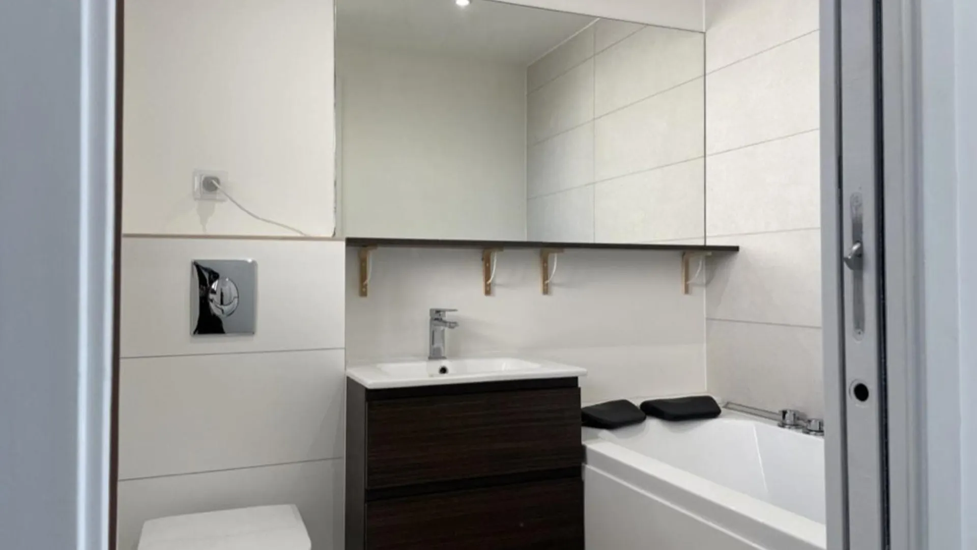 Studio Cabine Avec Terrasse, Piscine Et Parking Pres De La Plage Cannes La Bocca - Fr-1-609-74 0*,