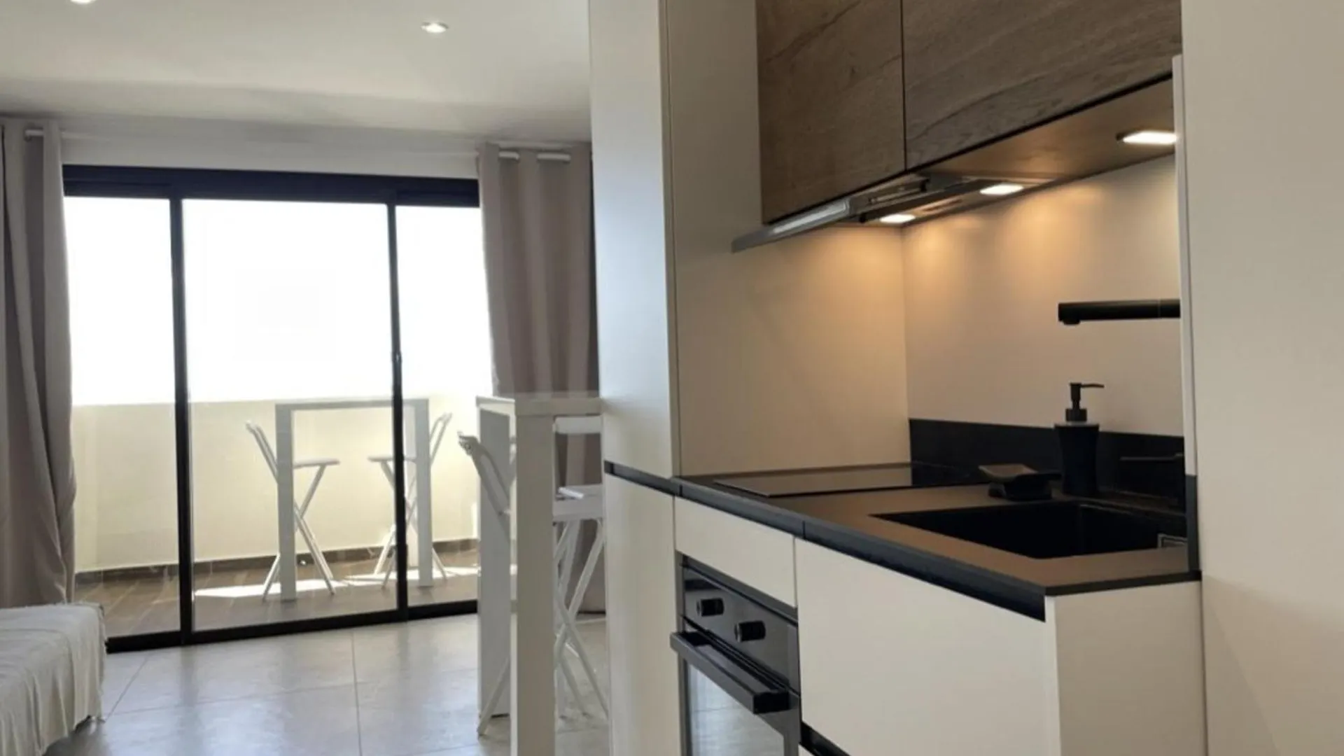 Studio Cabine Avec Terrasse, Piscine Et Parking Pres De La Plage Cannes La Bocca - Fr-1-609-74 Διαμέρισμα