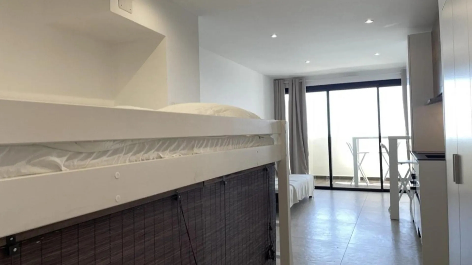 Studio Cabine Avec Terrasse, Piscine Et Parking Pres De La Plage Cannes La Bocca - Fr-1-609-74